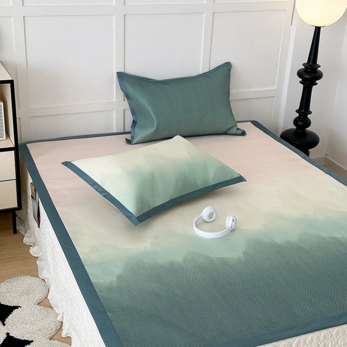 91家纺网 家纺一手货源 找家纺 昔可家纺 2024新款高端数码印花养生冰藤席--马卡龙系列 晕染绿