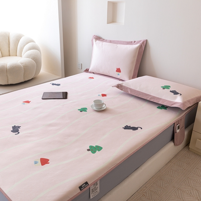 91家纺网 家纺一手货源 找家纺 本希家居 2024新款花漾清新系列高端可水洗冰丝席 游戏小猫咪床笠