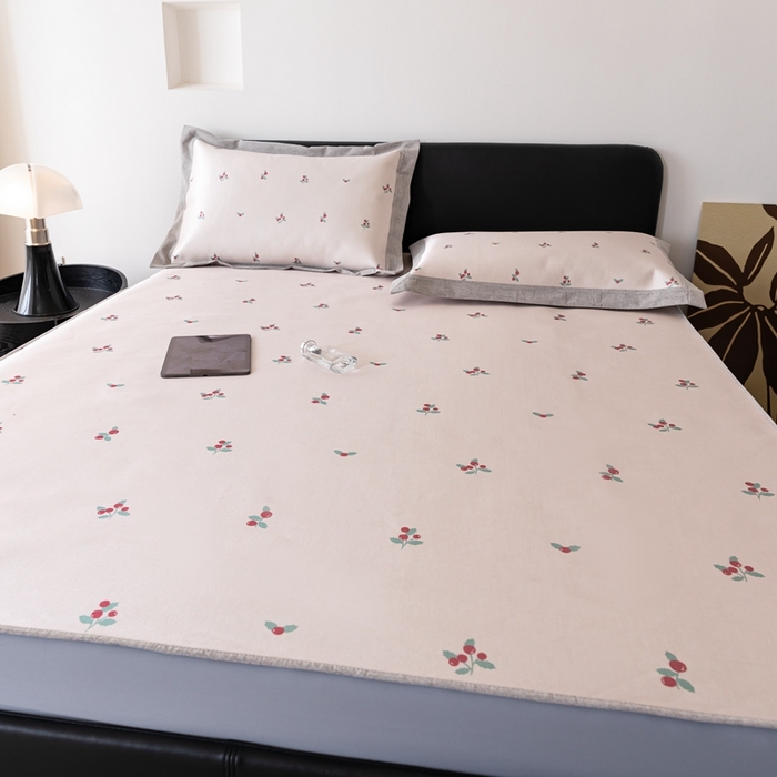 91家纺网 家纺一手货源 找家纺 本希家居 2024新款简约轻奢系列高端可水洗冰丝席 红樱桃床笠