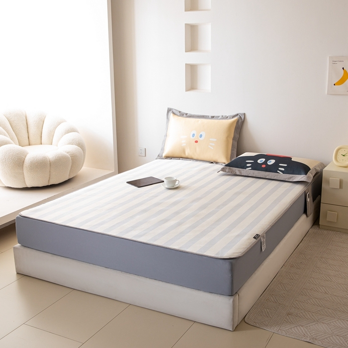 91家纺网 家纺一手货源 找家纺 本希家居 2024新款花漾清新系列高端可水洗冰丝席 苹果猫床笠