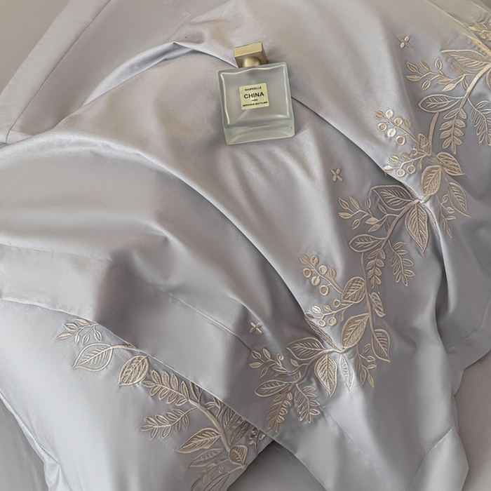 91家纺网 家纺一手货源 找家纺 欧乐蒂 2025新款秘密花园-新疆长绒棉刺绣四件套-终版 秘密花园-神秘灰