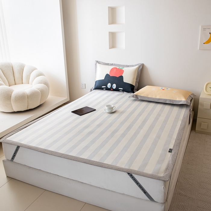 91家纺网 家纺一手货源 找家纺 本希家居 2024新款花漾清新系列高端可水洗冰丝席 苹果猫平席