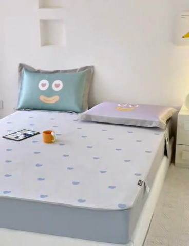 91家纺网 家纺一手货源 找家纺 本希家居 2024新款花漾清新系列高端可水洗冰丝席 淘气爱心床笠