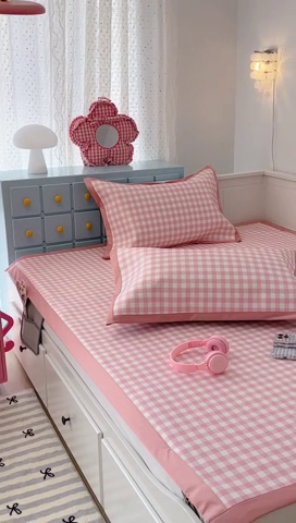 91家纺网 家纺一手货源 找家纺 昔可家纺 2024新款高端数码印花养生冰藤席--简约系列 粉格子