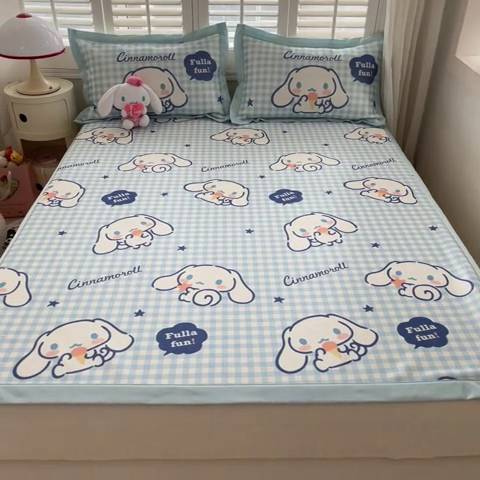 91家纺网 家纺一手货源 找家纺 金爱家 2024新款A类三丽鸥授权数码印花中分子1200D凉感冰丝宽边凉感软席 冰丝席-萌萌玉桂狗