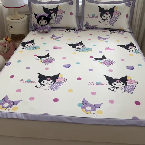 91家纺网 家纺一手货源 找家纺 金爱家 2024新款A类三丽鸥授权数码印花中分子1200D凉感冰丝宽边凉感软席 冰丝席-甜筒爱心库洛米