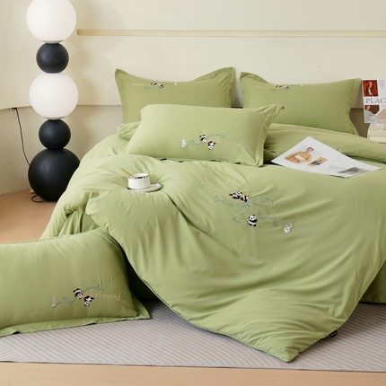 91家纺网 家纺一手货源 找家纺 帛缔思 2024新款氧肤水洗棉四件套 熊猫乐乐-果绿