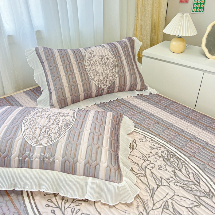 91家纺网 家纺一手货源 找家纺 慕澄家纺 2024新款大版印花床裙款乳胶凉席-凉席三件套 小苍兰