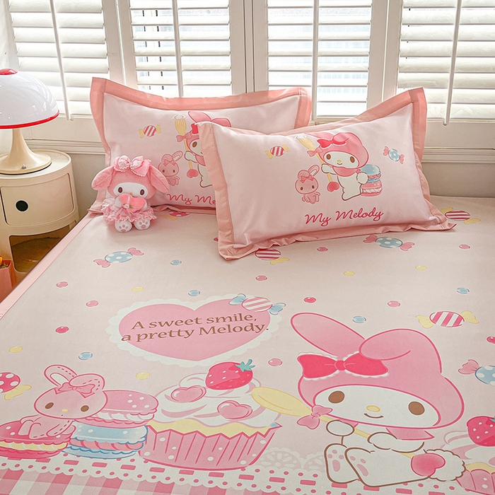 91家纺网 家纺一手货源 找家纺 桃子家居 2024新款A类三丽鸥授权数码印花中分子1200D凉感冰丝宽边凉感软席详情 冰丝席-蛋糕美乐蒂