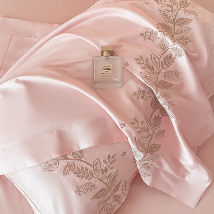 91家纺网 家纺一手货源 找家纺 欧乐蒂 2025新款秘密花园-新疆长绒棉刺绣四件套-终版 秘密花园-温馨粉