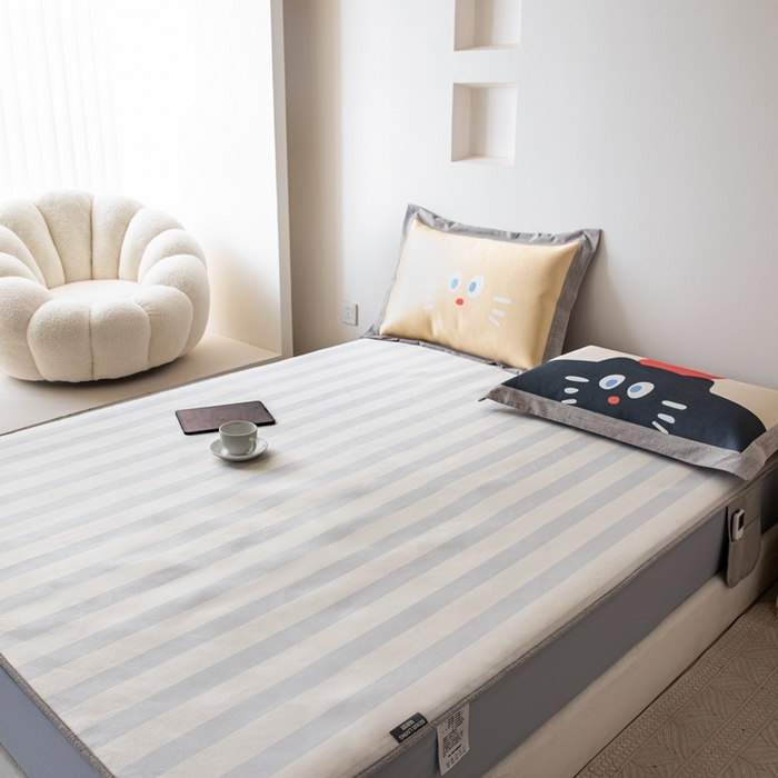 91家纺网 家纺一手货源 找家纺 本希家居 2024新款花漾清新系列高端可水洗冰丝席 苹果猫床笠