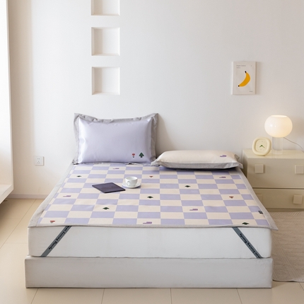 91家纺网 家纺一手货源 找家纺 本希家居 2024新款花漾清新系列高端可水洗冰丝席 紫白方格平席