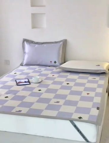 91家纺网 家纺一手货源 找家纺 本希家居 2024新款花漾清新系列高端可水洗冰丝席 紫白方格平席