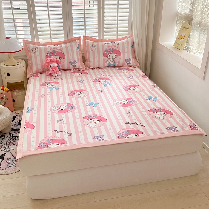 91家纺网 家纺一手货源 找家纺 金爱家 2024新款A类三丽鸥授权数码印花中分子1200D凉感冰丝宽边凉感软席 冰丝席-甜甜粉条美乐蒂