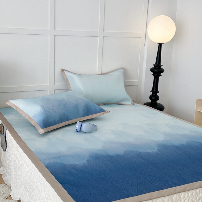 91家纺网 家纺一手货源 找家纺 昔可家纺 2024新款高端数码印花养生冰藤席--马卡龙系列 晕染蓝