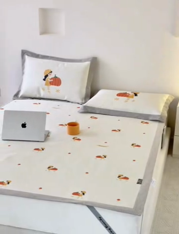 91家纺网 家纺一手货源 找家纺 本希家居 2024新款花漾清新系列高端可水洗冰丝席 小南瓜平席