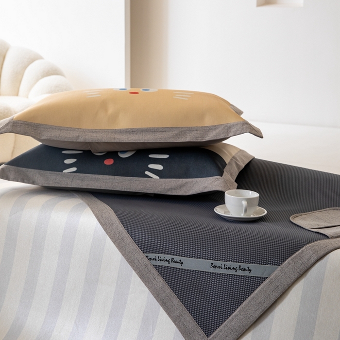 91家纺网 家纺一手货源 找家纺 本希家居 2024新款花漾清新系列高端可水洗冰丝席 苹果猫平席