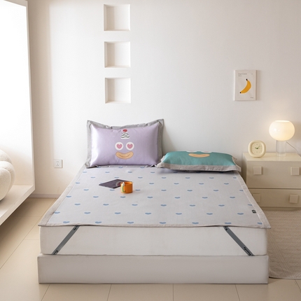 91家纺网 家纺一手货源 找家纺 本希家居 2024新款花漾清新系列高端可水洗冰丝席 淘气爱心平席