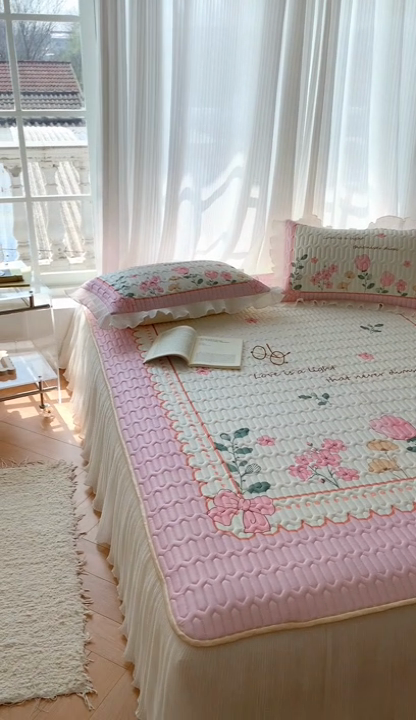 91家纺网 家纺一手货源 找家纺 慕澄家纺 2024新款大版印花床裙款乳胶凉席-凉席三件套 伊甸园