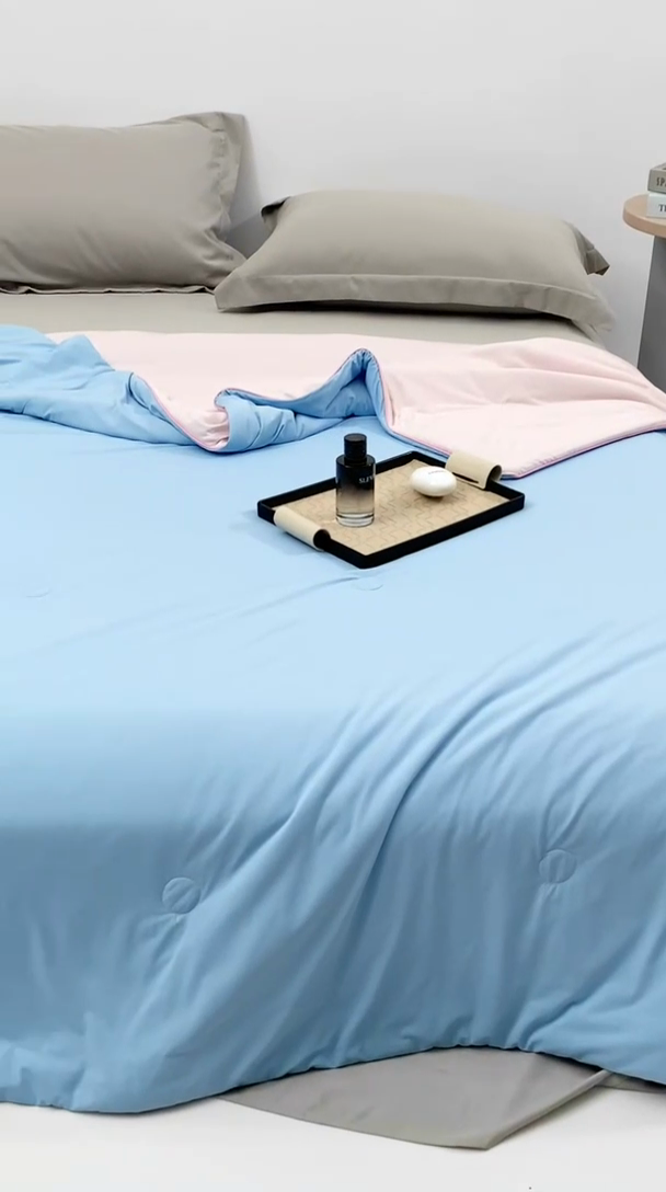 91家纺网 家纺一手货源 找家纺 梦可莱 2025新款抗菌防螨双拼锦氨凉感两用被 晴空蓝