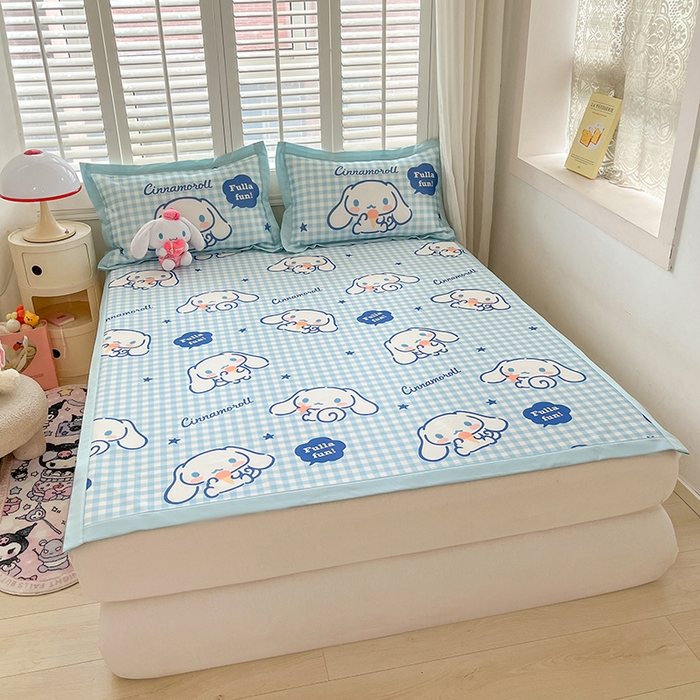 91家纺网 家纺一手货源 找家纺 金爱家 2024新款A类三丽鸥授权数码印花中分子1200D凉感冰丝宽边凉感软席 冰丝席-萌萌玉桂狗