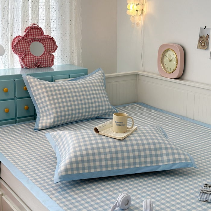 91家纺网 家纺一手货源 找家纺 昔可家纺 2024新款高端数码印花养生冰藤席--简约系列 蓝格子