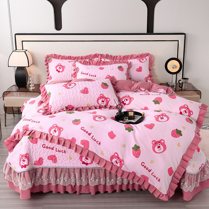 91家纺网 家纺一手货源 找家纺 艾裙海 2025新款云感双层纱床盖四件套 草莓熊