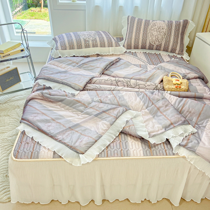 91家纺网 家纺一手货源 找家纺 慕澄家纺 2024新款大版印花乳胶凉席套件-夏被凉席四件套 小苍兰