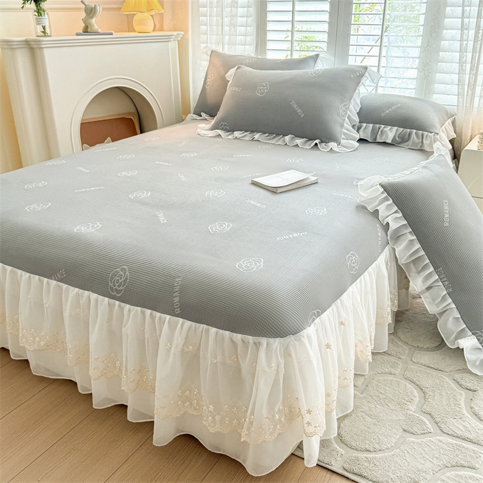 91家纺网 家纺一手货源 找家纺 启程家纺 2024新款A类凉豆豆床裙款凉席三件套 山茶花-灰