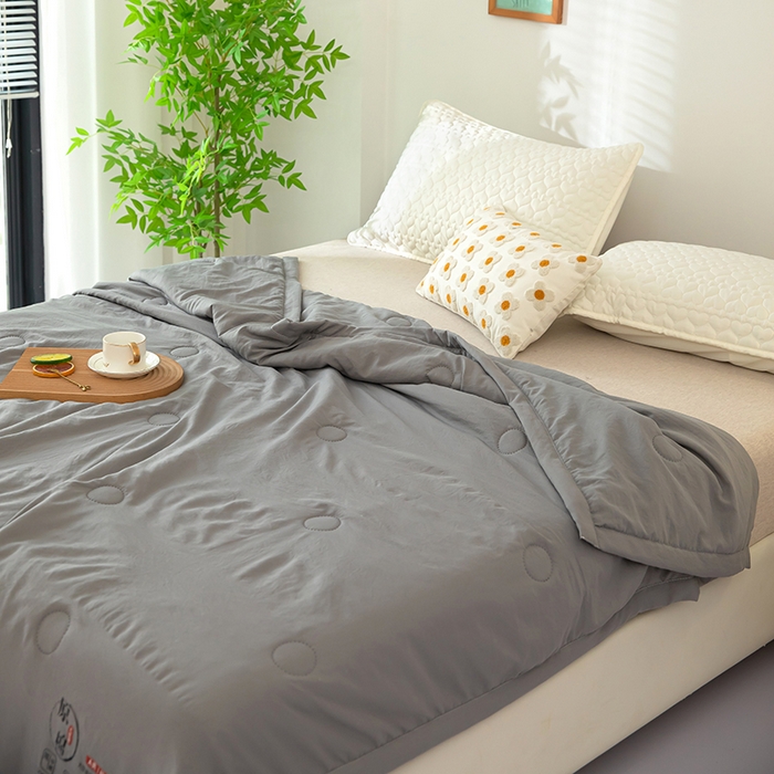 91家纺网 家纺一手货源 找家纺 侨鑫 2024新款A类原棉大豆夏被 灰色