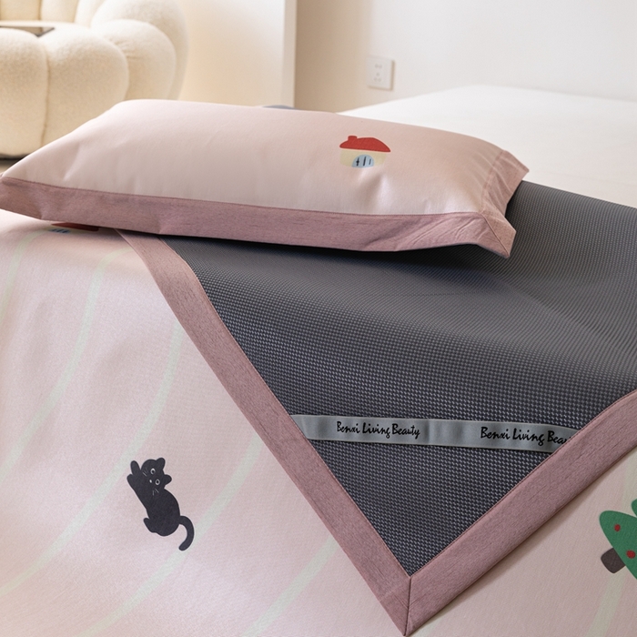 91家纺网 家纺一手货源 找家纺 本希家居 2024新款花漾清新系列高端可水洗冰丝席 游戏小猫咪平席