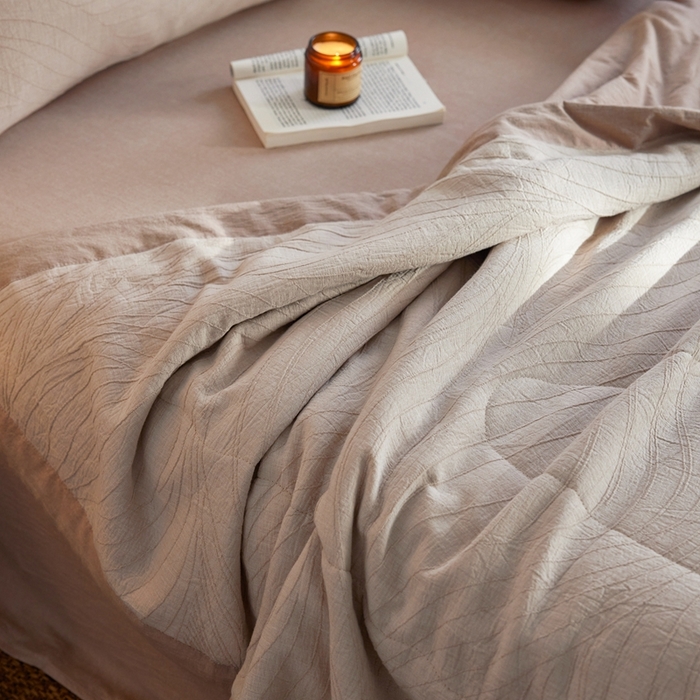 91家纺网 家纺一手货源 找家纺 2024新款色织双层纱提花波浪三系列夏被及夏被四件套--乱纹波浪 乱纹-卡其