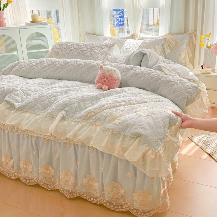 91家纺网 家纺一手货源 找家纺 罗艺轩 2024新款公主风水洗棉夹棉床裙款四件套-浪漫满屋床 浪漫满屋-迷雾灰