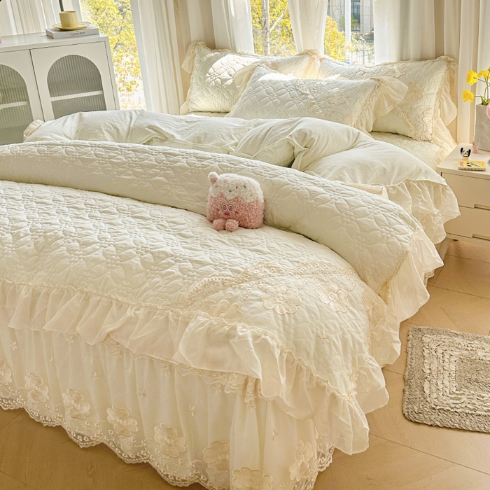 91家纺网 家纺一手货源 找家纺 罗艺轩 2024新款公主风水洗棉夹棉床裙款四件套-浪漫满屋床 浪漫满屋-牛乳白