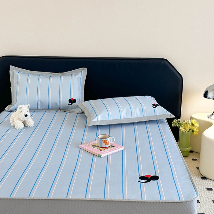 91家纺网 家纺一手货源 找家纺 昔可家纺 2024新款数码印花刺绣床笠款冰丝席 蓝条小象