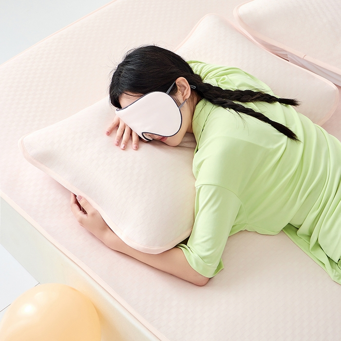 91家纺网 家纺一手货源 找家纺 LADYCOCO 2025新款凉感单品系列-三明治凉席 席子-空镜-粉