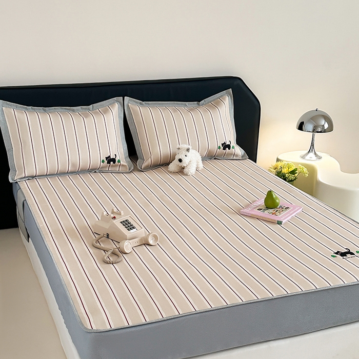 91家纺网 家纺一手货源 找家纺 昔可家纺 2024新款数码印花刺绣床笠款冰丝席 条纹猫咪