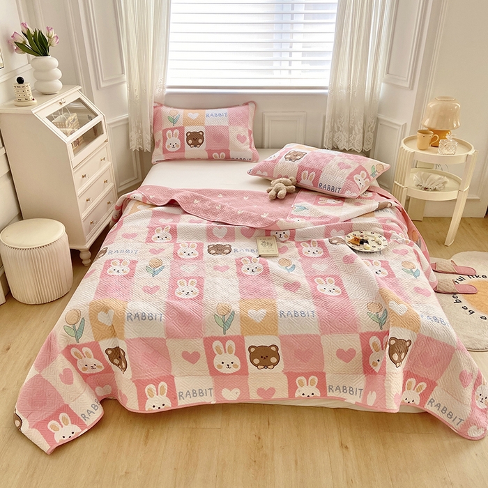 91家纺网 家纺一手货源 找家纺 羽爱家纺 2025新款A类双面全棉印花床盖套件 奶油兔