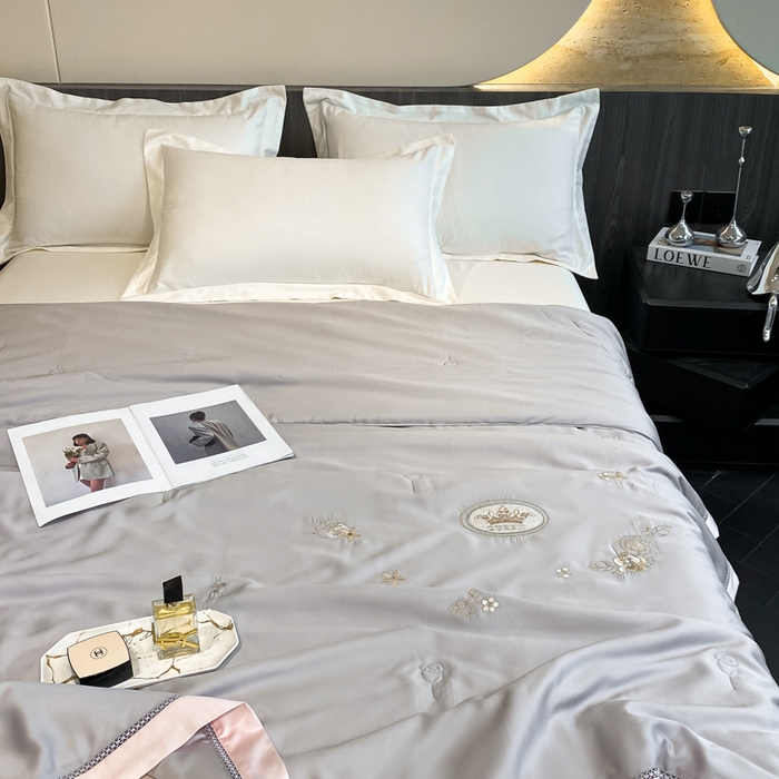 91家纺网 家纺一手货源 找家纺 （总）歌历斯家纺 2024新款亲肤舒适60S天丝简约款夏被 