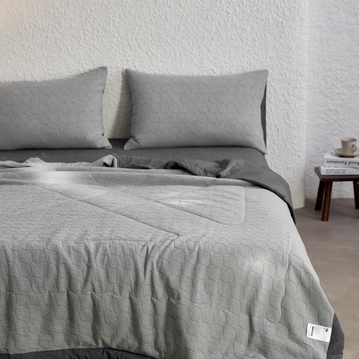91家纺网 家纺一手货源 找家纺 安莱生活 2024色织双层纱提花波浪三系列夏被及夏被四件套--斜纹波兰 斜纹-深灰