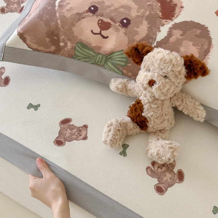 91家纺网 家纺一手货源 找家纺 圆岛 2024新款A类900D萌宠系列冰丝养生席 咖啡小熊