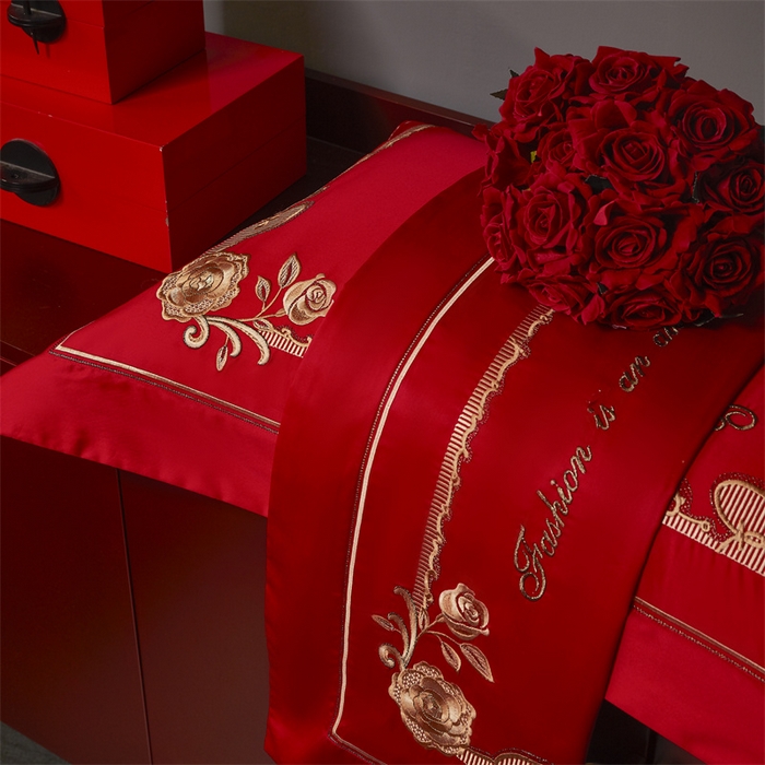 91家纺网 家纺一手货源 找家纺 高大尚婚庆馆 2025新款60s长绒棉轻奢（床裙款）婚庆四件套 真爱相随（金）