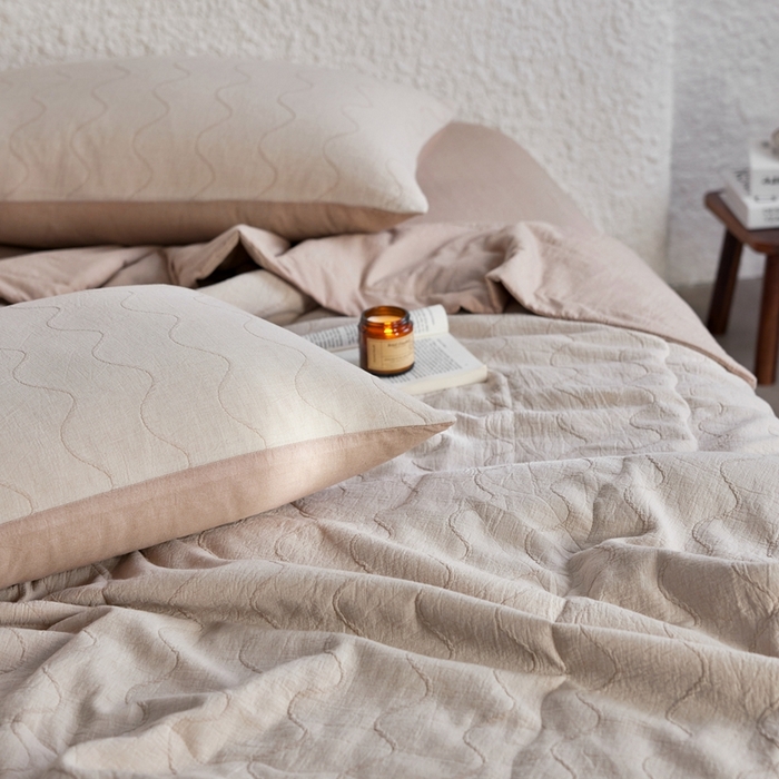 91家纺网 家纺一手货源 找家纺 安莱生活 2024色新款织双层纱提花波浪三系列夏被及夏被四件套--竖纹波浪 竖纹-卡其