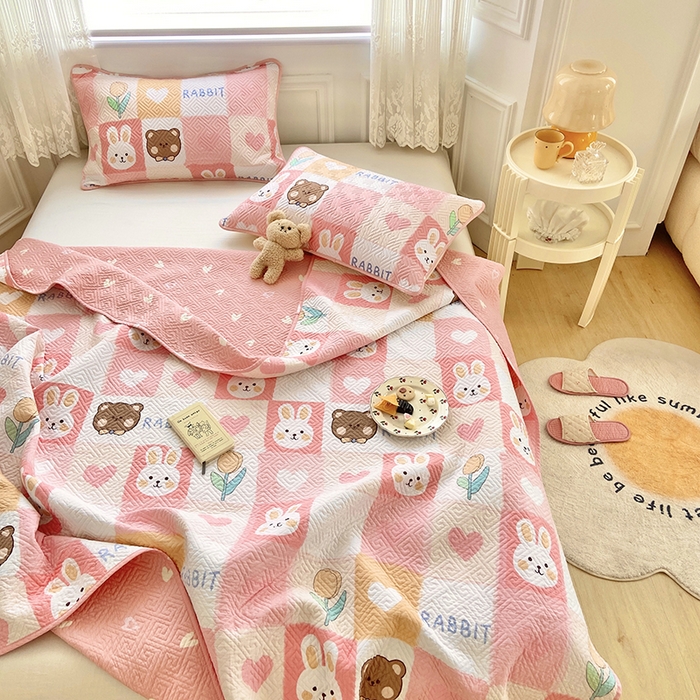 91家纺网 家纺一手货源 找家纺 羽爱家纺 2025新款A类双面全棉印花床盖套件 奶油兔