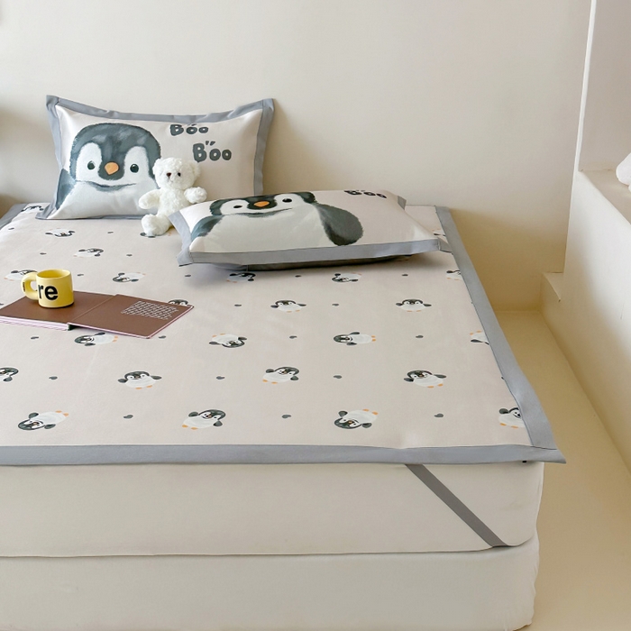 91家纺网 家纺一手货源 找家纺 圆岛 2024新款A类900D萌宠系列冰丝养生席 企鹅咕咕