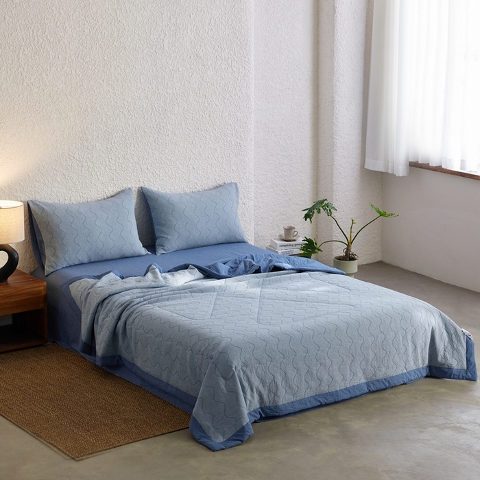 91家纺网 家纺一手货源 找家纺 安莱生活 2024色新款织双层纱提花波浪三系列夏被及夏被四件套--竖纹波浪 竖纹-深蓝