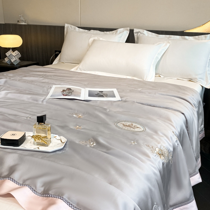 91家纺网 家纺一手货源 找家纺 （总）歌历斯家纺 2024新款亲肤舒适60S天丝简约款夏被 