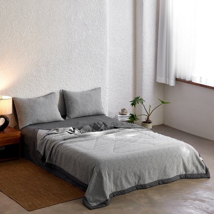 91家纺网 家纺一手货源 找家纺 安莱生活 2024色新款织双层纱提花波浪三系列夏被及夏被四件套--竖纹波浪 竖纹-深灰