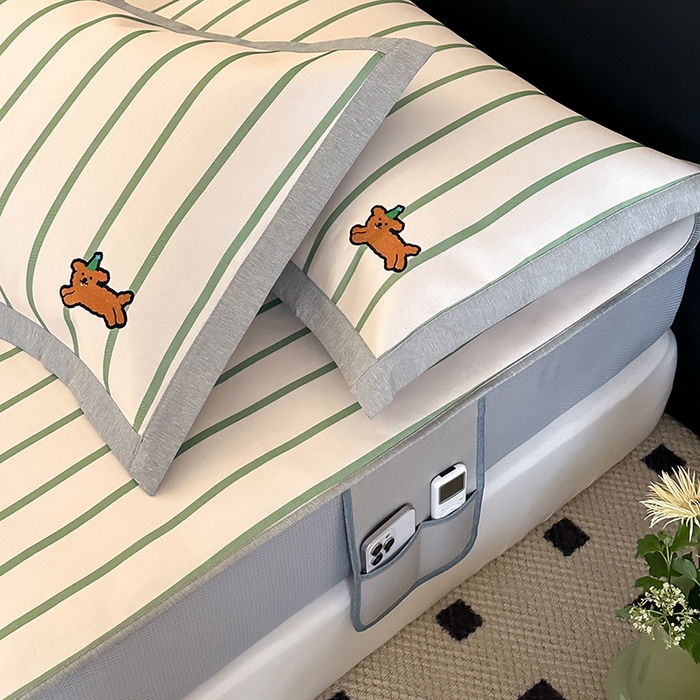 91家纺网 家纺一手货源 找家纺 昔可家纺 2024新款数码印花刺绣床笠款冰丝席 圣诞狗狗