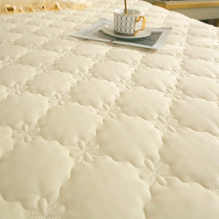 91家纺网 家纺一手货源 找家纺 忘忧草 2024新款亲肤磨毛夹棉床裙 佳人-浅米黄